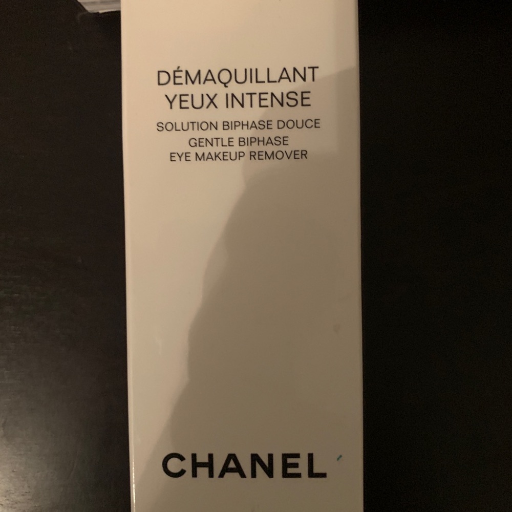 CHANEL eye makeup remover